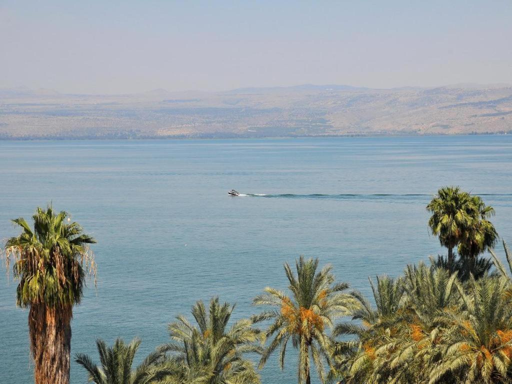Roses By Lake Kinneret Tiberias Eksteriør billede